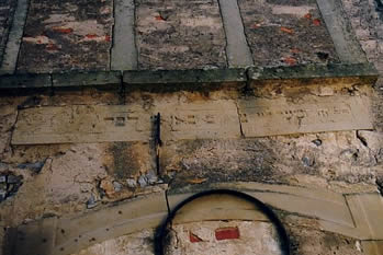 Ehrstadt synagogue before restoration, 1985